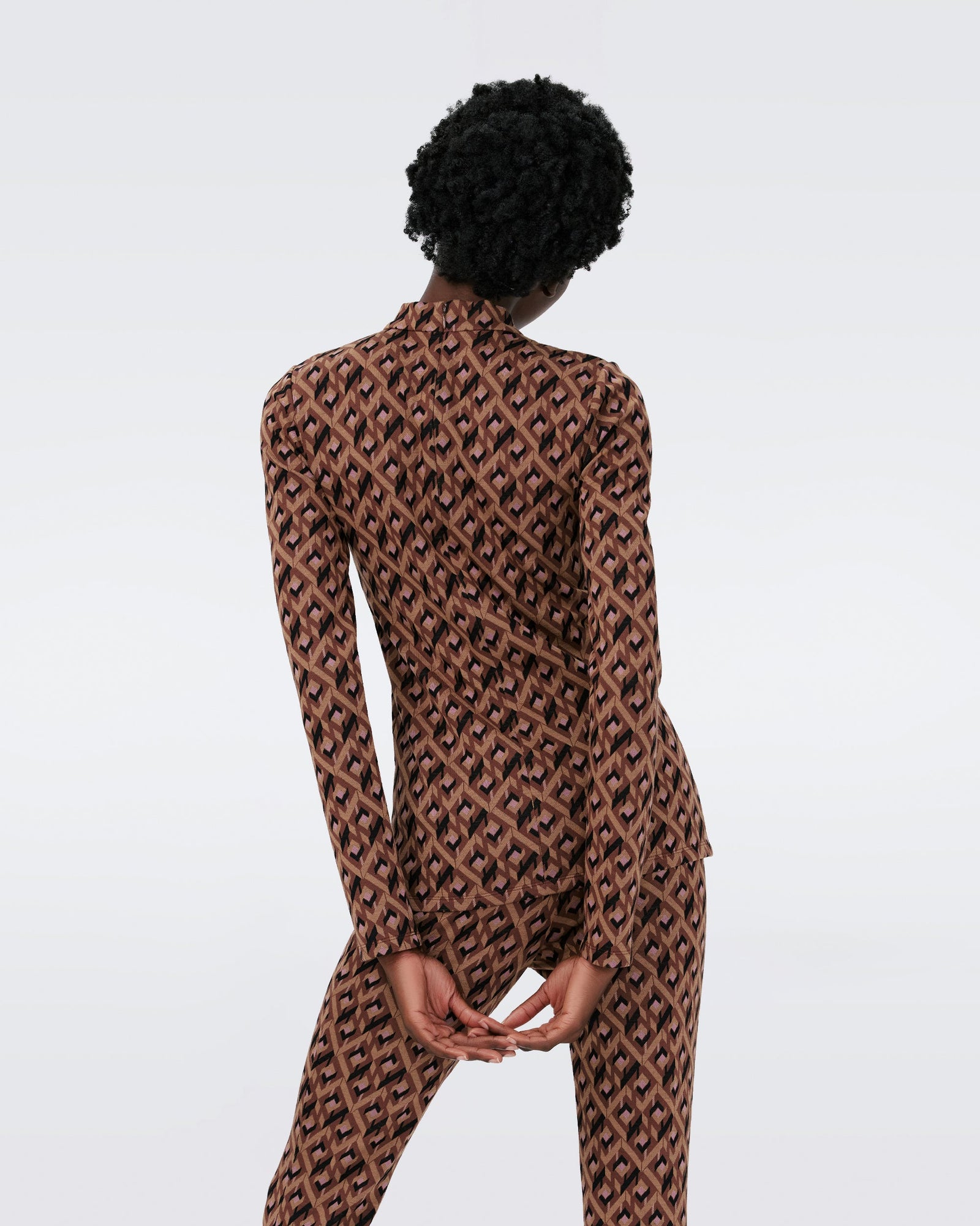 Dvf Birdie Top In Tarot Maze Blk Coffee