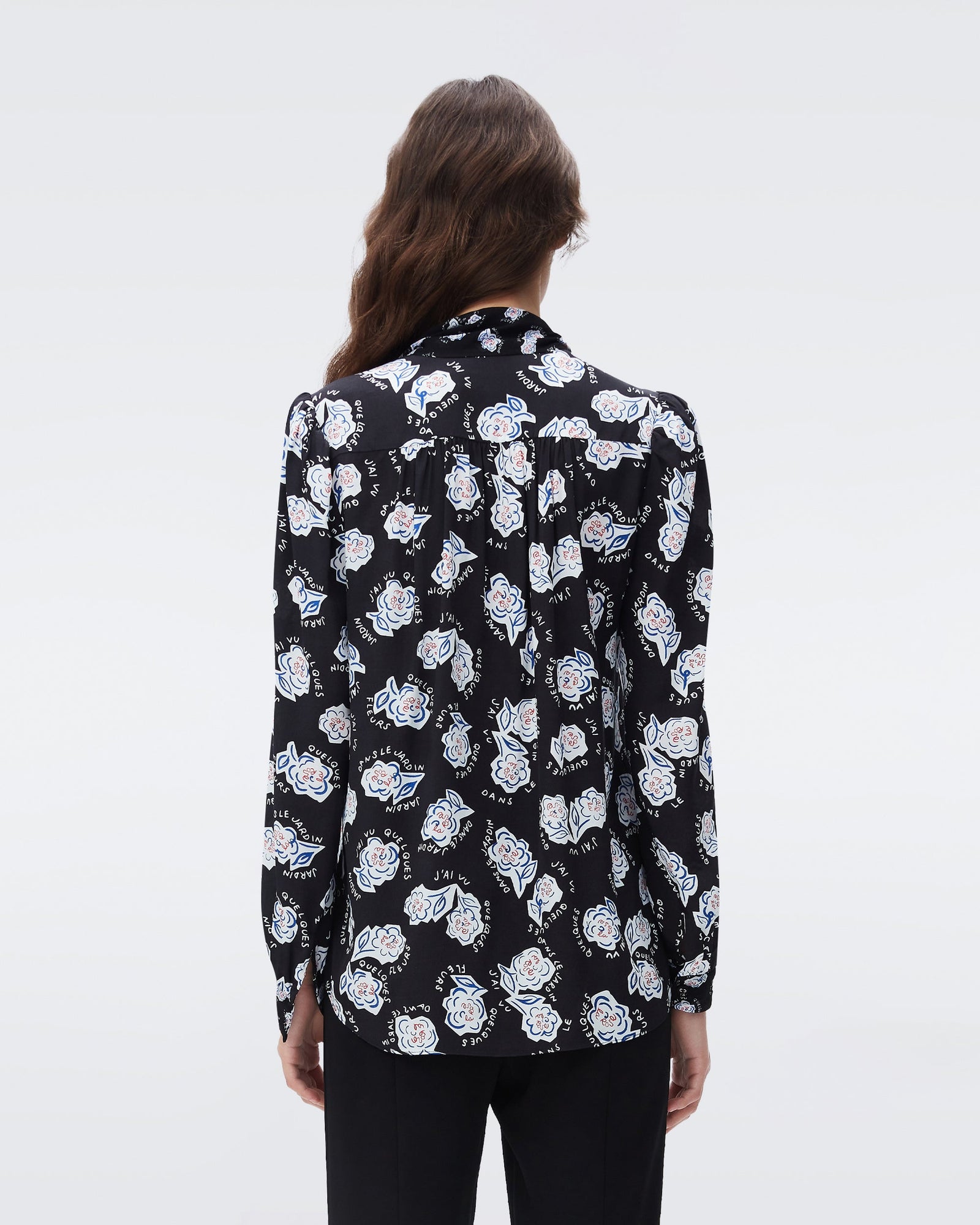 DVF harvey crepe top in dans le jardin large and small black