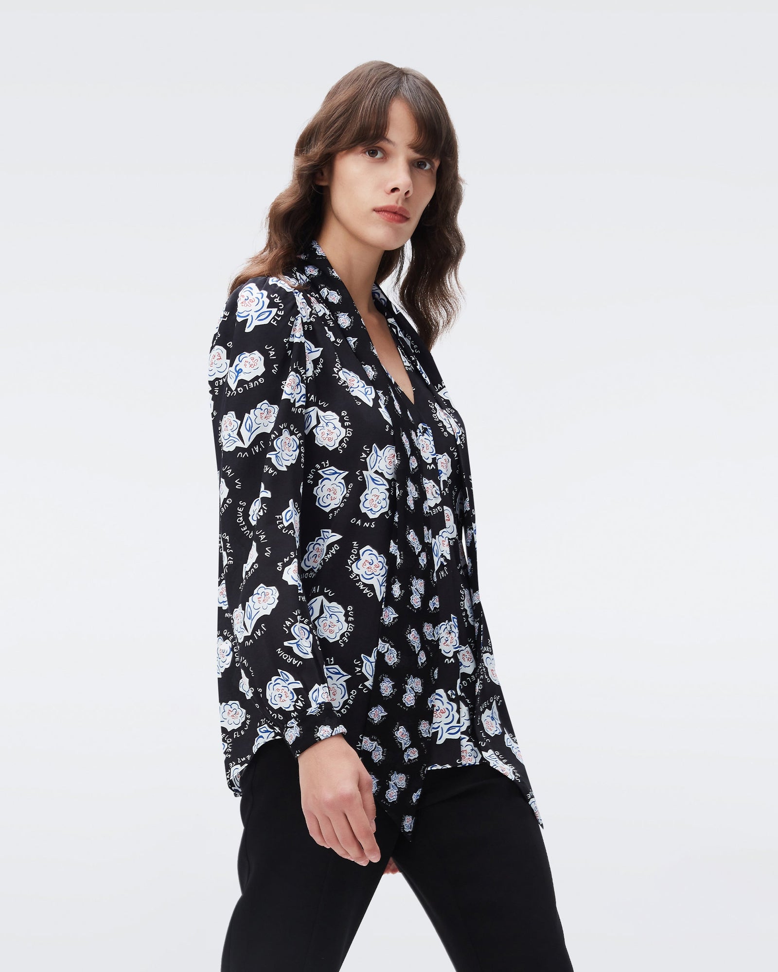 DVF harvey crepe top in dans le jardin large and small black