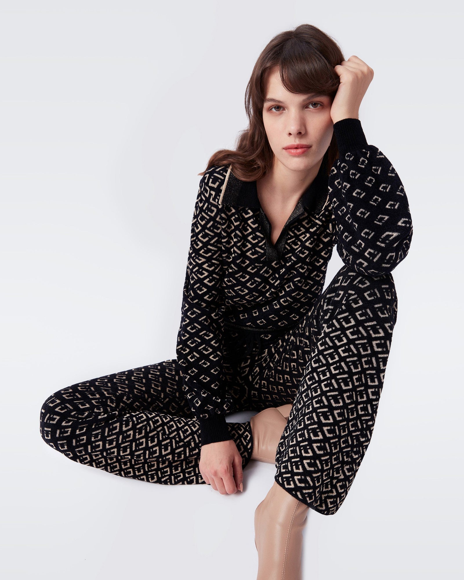 Verdi Knit Jacquard Drawstring Pants In Black Geo Chain